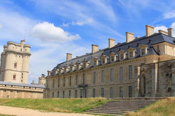 Entrada al castillo de Vincennes y su capilla