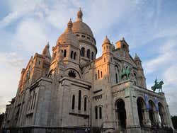 Fachada de la Basílica del Sagrado Corazón de París