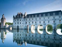 Fotografía del Castillo de Chenonceau en un día soleado