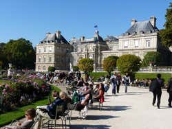 Día soleado en el Palacio de Luxemburgo de París