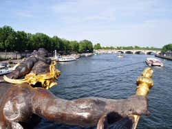 Vistas del Sena desde el Puente de Alejandro III de París