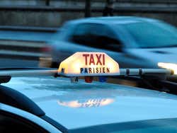 Cartel de un taxi en París