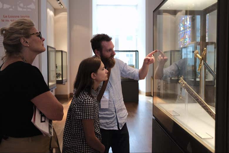 Visitando el Louvre en un grupo reducido